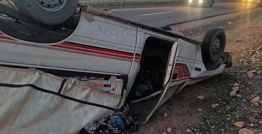 مصرع 7 عمال وإصابة آخرين في انقلاب "بيكوب" ضواحي الحاجب