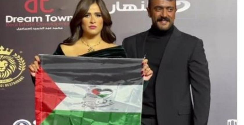 "كوبل" السينما المصرية يدعمان أهل غزة في حفل جوائز وشوشة