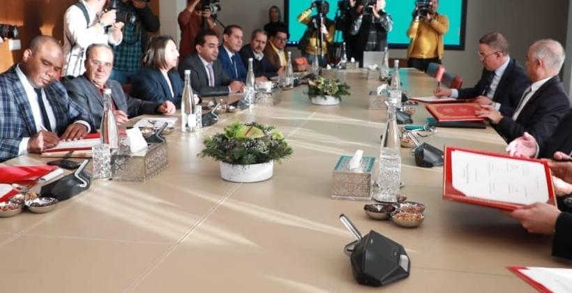 عاجل..أخنوش يستبق الإضرابات ويوقع اتفاقا مع النقابات