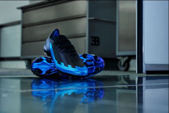 Bugatti et adidas créent une paire de chaussures de football en édition limitée, pour un maximum de vitesse et de style