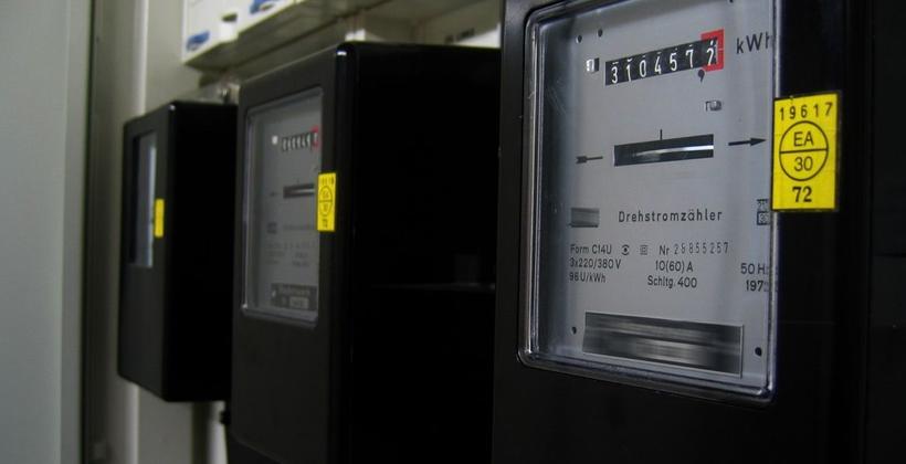 تراجع الحكومة عن زيادة أسعار الماء والكهرباء  وخفض TVA على النقل