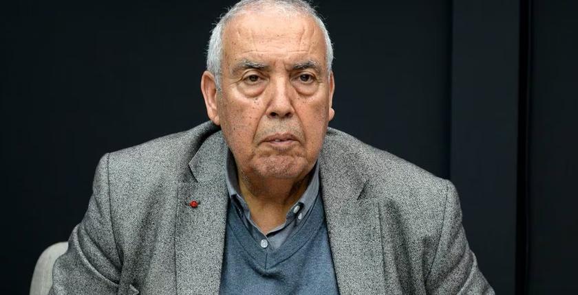 جلالة الملك يعزي أفراد أسرة المرحوم عبد القادر الرتناني