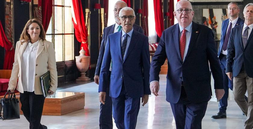 مباحثات  الطالبي العلمي مع  مسؤول بالبرلمان الإيرلندي حول تعزيز التعاون البرلماني 