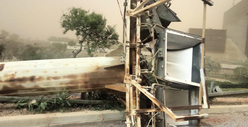 رياح عاصفية تؤجل رحلات بمطار محمد الخامس وتسقط أعمدة كهربائية