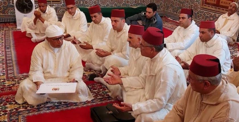لجنة ملكية تسليم هبتين ملكيتين لضريح مولاي علي الشريف والزاوية الدرقاوية