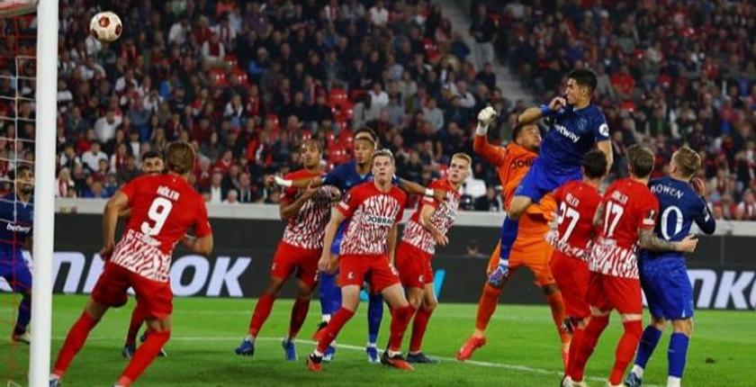 نايف أكرد يقود وست هام لهزم فرايبورغ بالدوري الأوروبي
