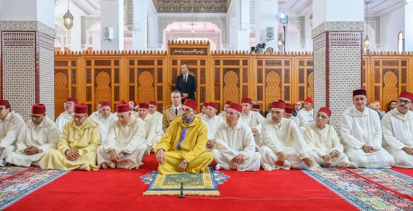 أمير المؤمنين يؤدي صلاة الجمعة بمسجد الهادي بسلا