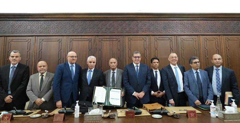 الحوار الإجتماعي.. توقيع اتفاق بين وزارة الصحة والنقابات