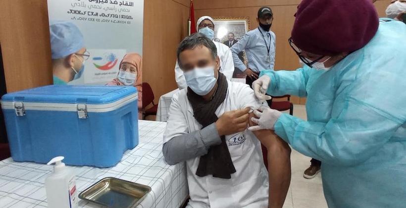 نقابة تعليمية تعتبر قرار "الأجرة مقابل التلقيح" تعسفي واستبدادي