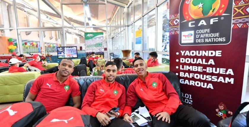 "الأسود" يحطون الرحال بالكاميرون استعدادا للمشاركة في "الكان" + ألبوم صور