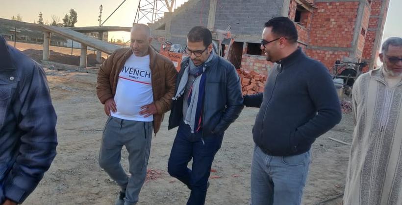 "أنوار صبري" رئيس فريق كفاح سيدي يحيى يتفقد ورش أشغال الملعب البلدي بالمدينة