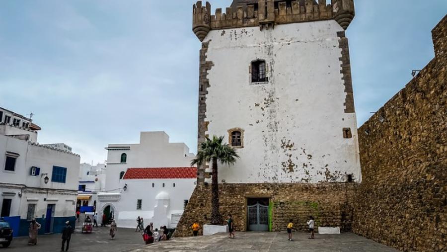 À Asilah, deux mineurs arrêtés pour le vol d’éléments en cuivre à la tour d’El Kamra