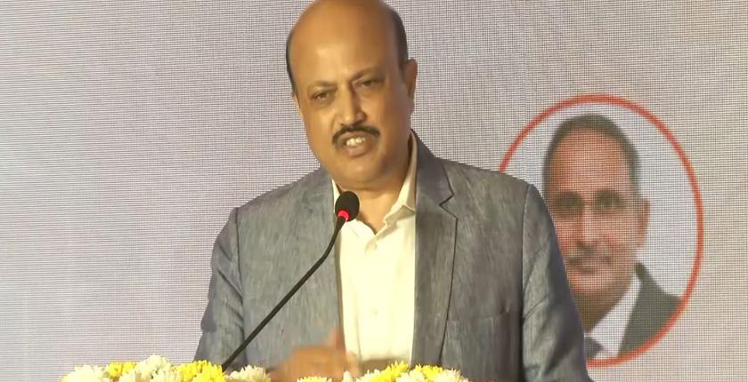 वाणिज्य सचिव ने कहा कि भारत को कम लागत वाली दवा उत्पादक कंपनी से आगे बढ़कर फार्मा क्षेत्र में वैश्विक गुणवत्ता का अग्रणी देश बनना चाहिए।