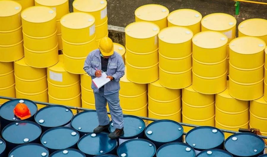     Pétrole en forte hausse : les marchés secoués par les tensions irano-américaines