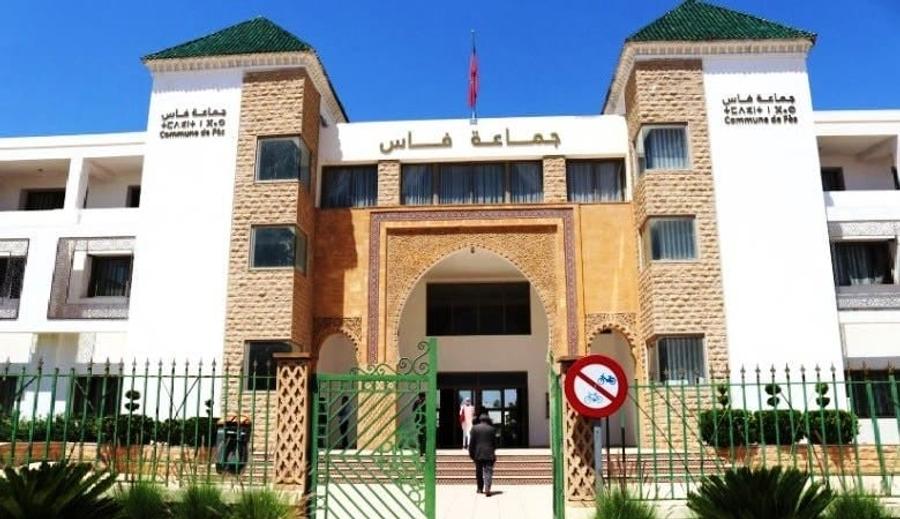 المعارضة بفاس تضع العمدة في قلب العاصفة لهذا السبب