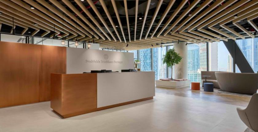 Freshfields impulsa la adopción de IA con Anthropic en toda su red global