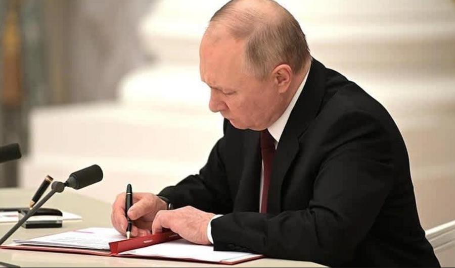 Putin delays VAT payments as Russia’s economy weakens