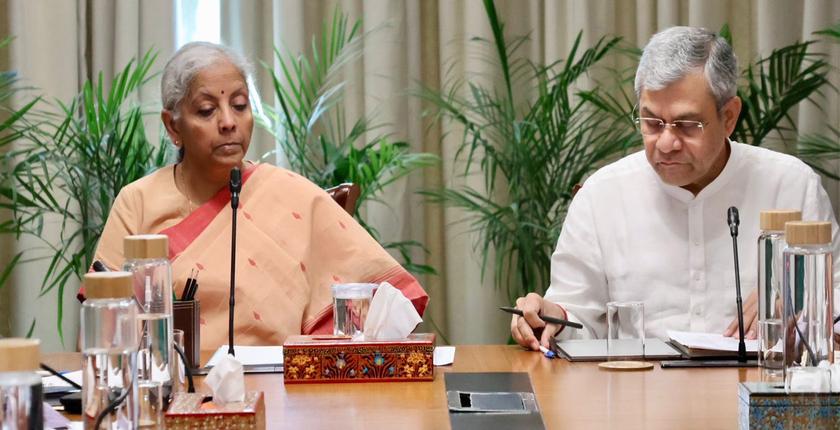 सीतारामन ने एआई मॉडल से जुड़े उभरते खतरों पर बैंकों के साथ बैठक की और उनसे आईटी सिस्टम को सुरक्षित करने और ग्राहक डेटा की सुरक्षा के लिए उपाय करने को कहा।