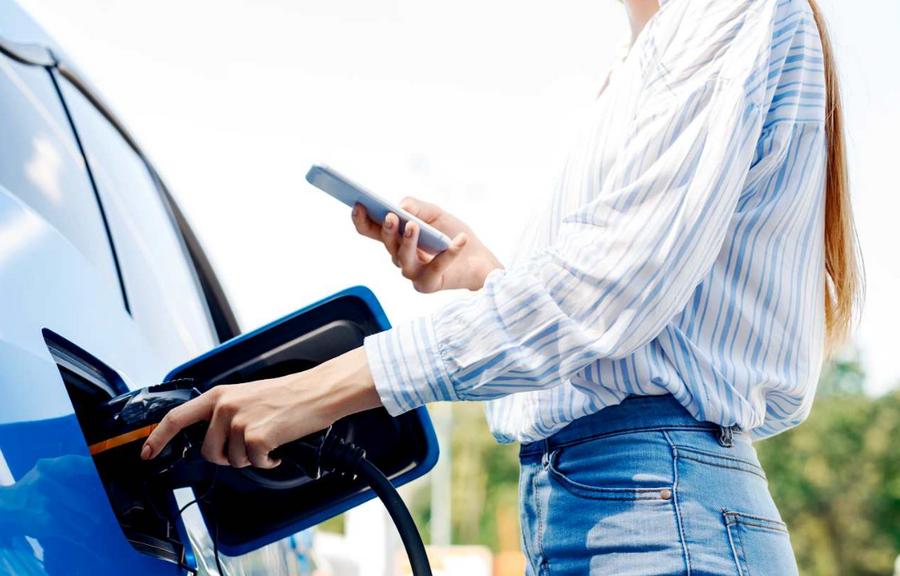 Ventas de coches eléctricos crecen en Europa mientras caen en Estados Unidos