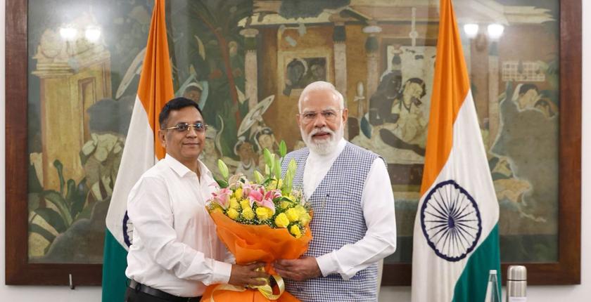 प्रधानमंत्री मोदी ने नीति आयोग के नए पूर्णकालिक सदस्य डॉ. गोबरधन दास से मुलाकात की और उनकी यात्रा को 'बेहद प्रेरणादायक' बताया।