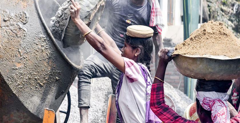 विनिर्माण और खनन क्षेत्रों के नेतृत्व में मार्च 2026 में भारत के औद्योगिक उत्पादन में 4.1% की वृद्धि दर्ज की गई।