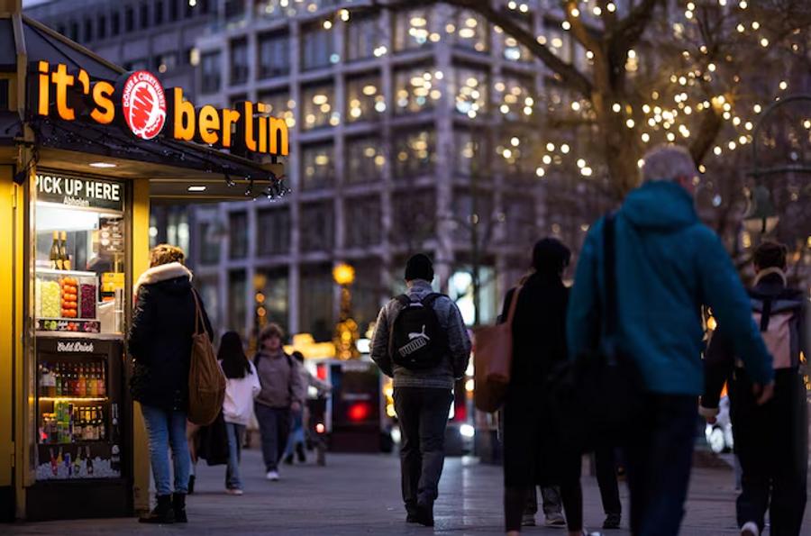 Energy prices push German consumer sentiment to a three-year low