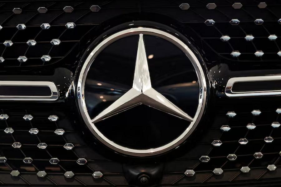 Mercedes inks deal with BNP to sell leasing business