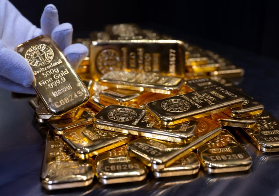Bancos recomiendan comprar oro en caídas ante alta volatilidad