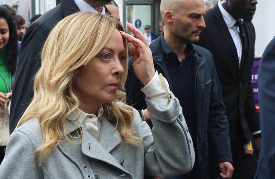 Meloni cerca di allentare le tensioni con Trump