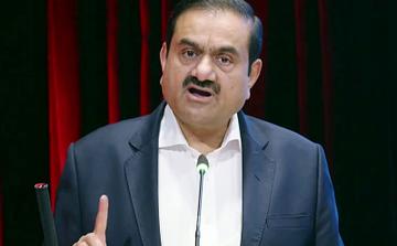 ब्लूमबर्ग बिलियनेयर्स इंडेक्स में गौतम अदानी ने मुकेश अंबानी को पीछे छोड़ते हुए एशिया के सबसे अमीर व्यक्ति का खिताब हासिल किया।
