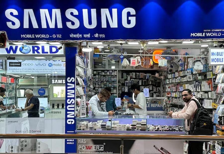 India smartphone shipments fall to six-year low in Q1