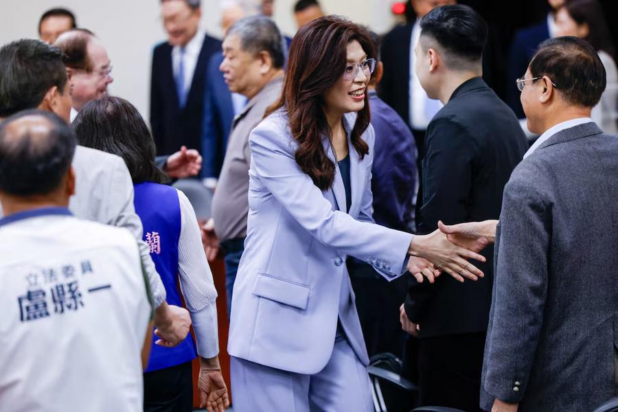 Taiwan opposition leader visits China amid rising tensions