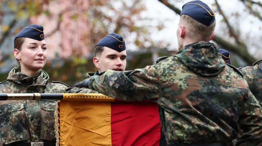 Deutschland: Kontroverse um Wehrpflichtgenehmigung für Auslandsaufenthalte