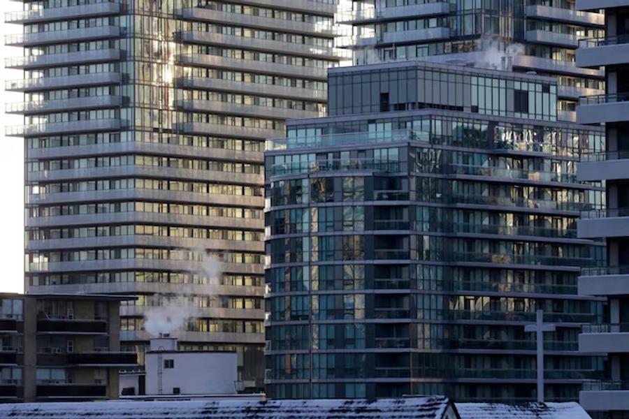 Ventas de viviendas en Toronto repuntan gracias a precios más bajos