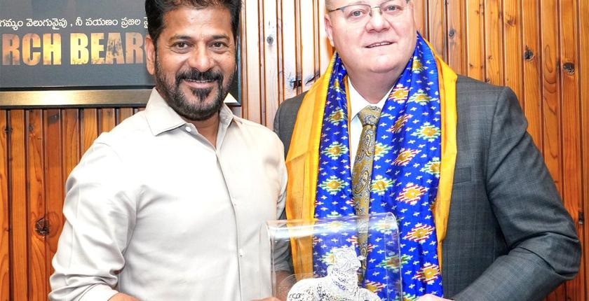 टाटा लॉकहीड मार्टिन एयरोस्ट्रक्चर्स के एमडी ने मुख्यमंत्री रेवंत रेड्डी के साथ तेलंगाना में निवेश के अवसरों पर चर्चा की।