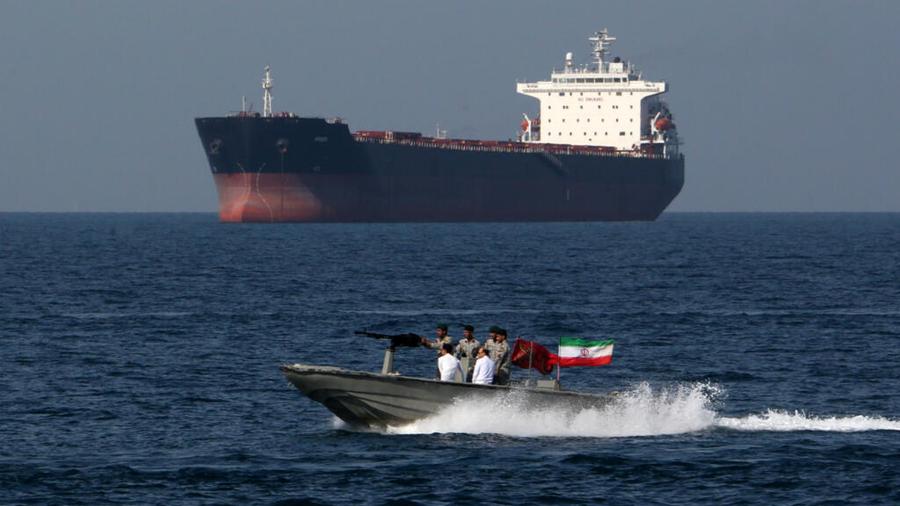 Tensions croissantes dans le détroit d’Ormuz : l’Iran durcit sa position militaire