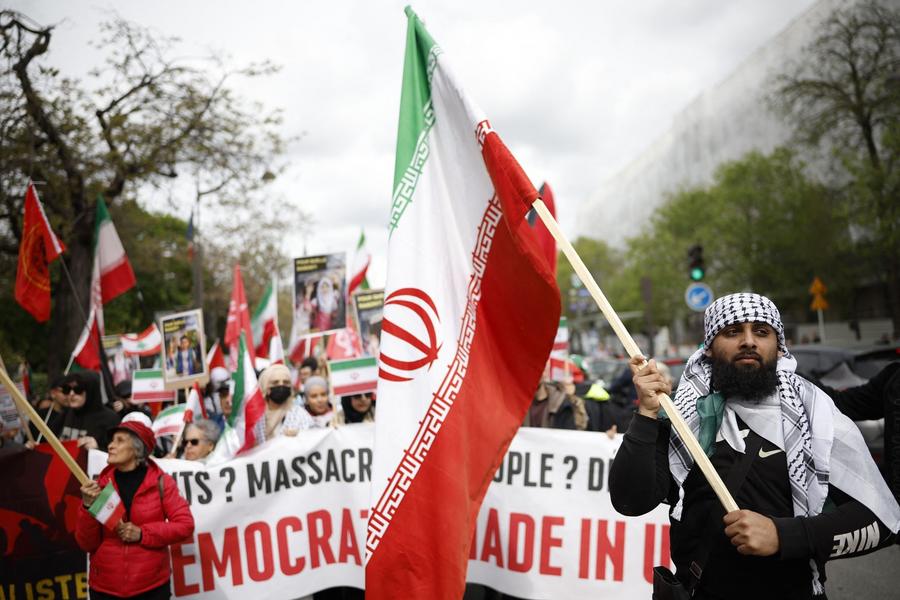 Protest in Paris against proposed anti-Semitism law sparks debate over free speech