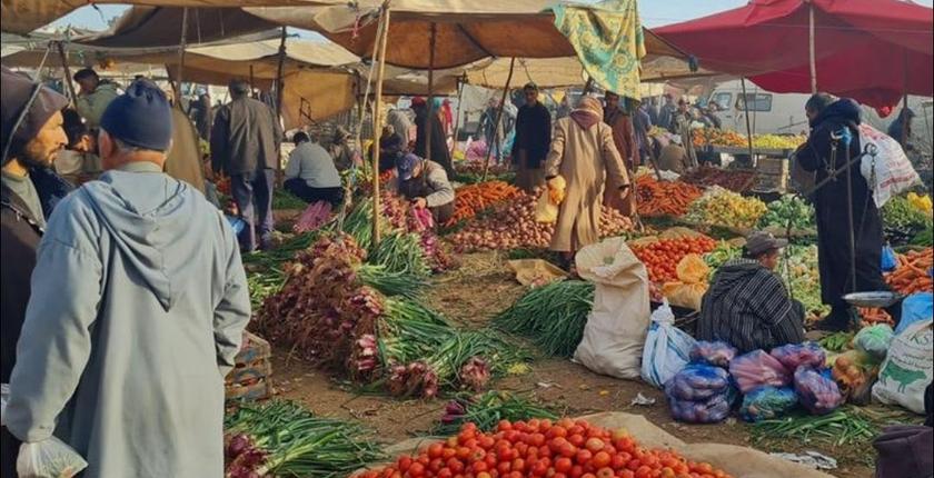 خروقات مالية في صفقات الأسواق الأسبوعية تستنفر أجهزة المراقبة