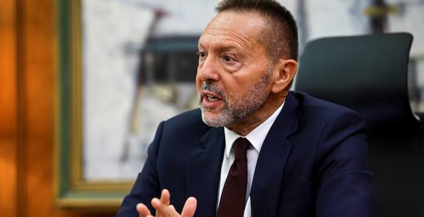 Grecia propone la renovación del mandato del gobernador del banco central Yannis Stournaras
