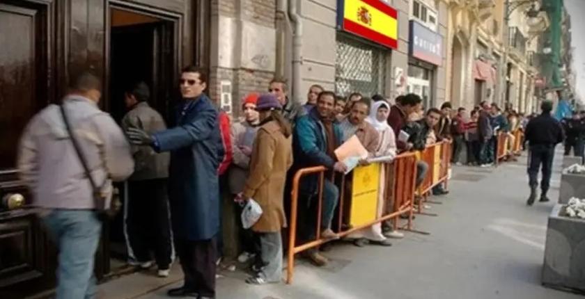 إسبانيا تفتح رسميا باب التسوية الإستثنائية لوضعية المهاجرين 