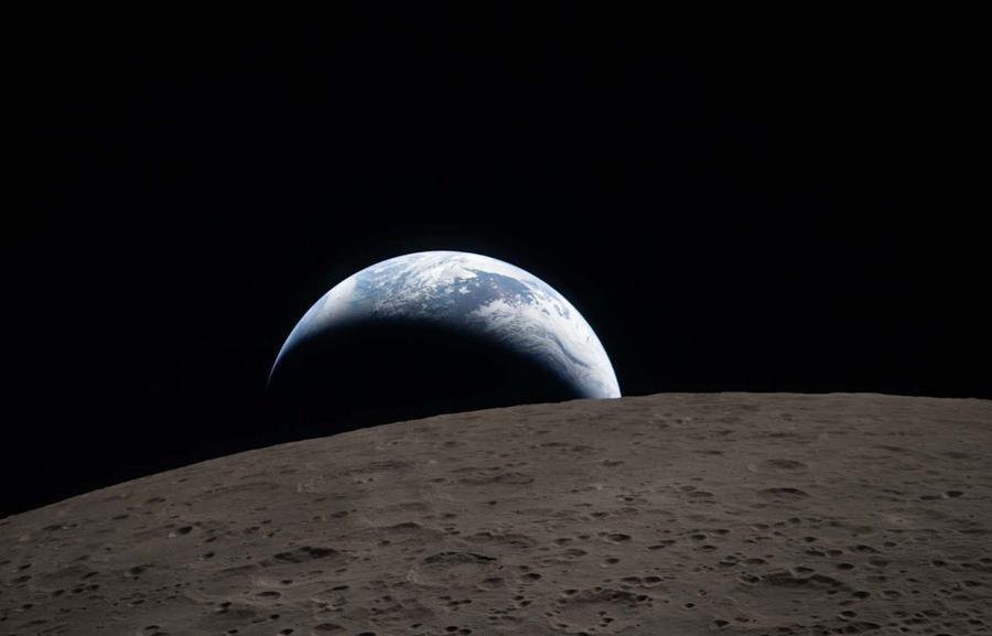 La tripulación de Artemis II analiza la icónica foto “Earthset” tras regresar
