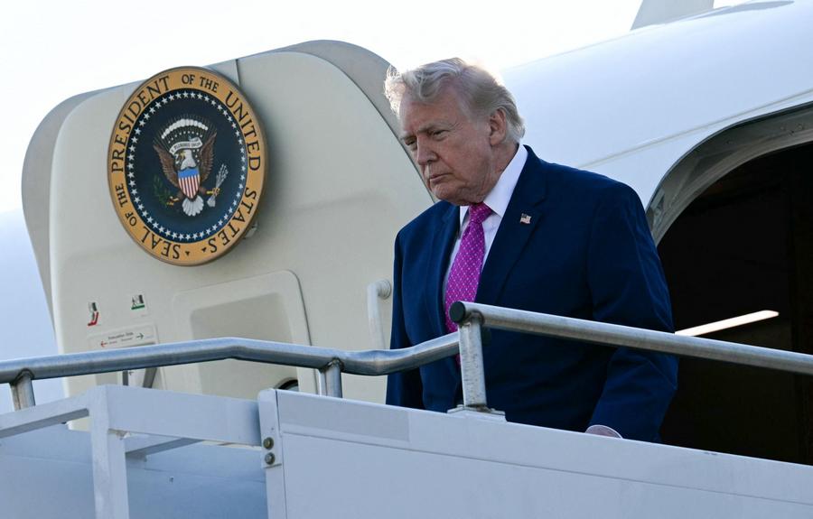 Donald Trump attaque le pape Léon XIV après son appel contre la guerre