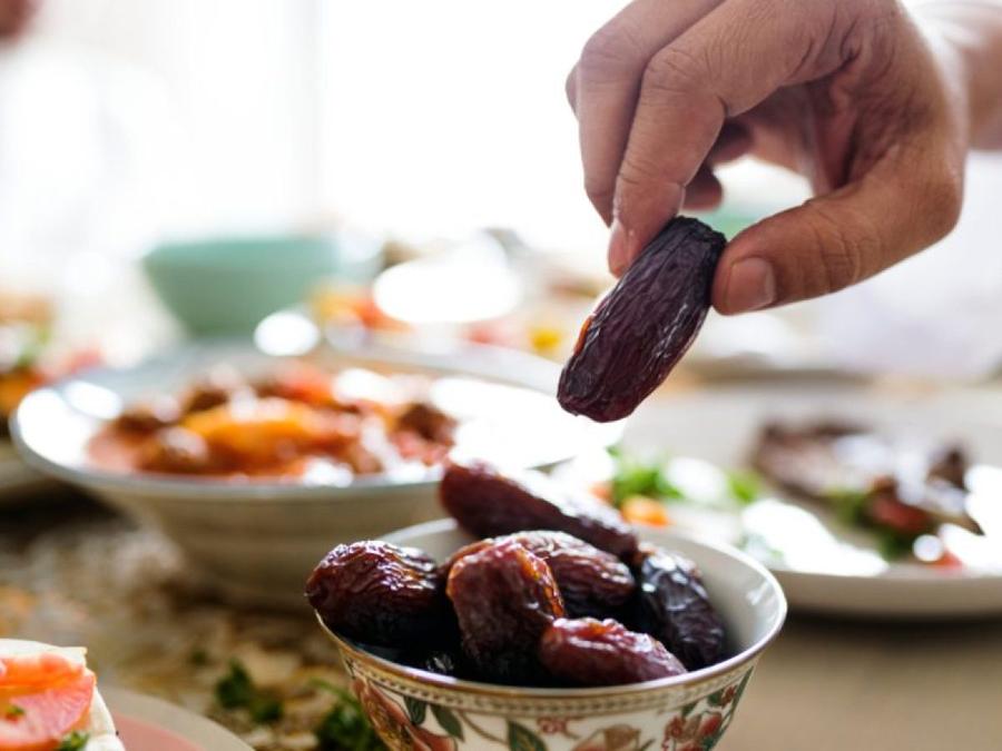 ما هي الأعذار الشرعية التي تبيح الإفطار في رمضان؟