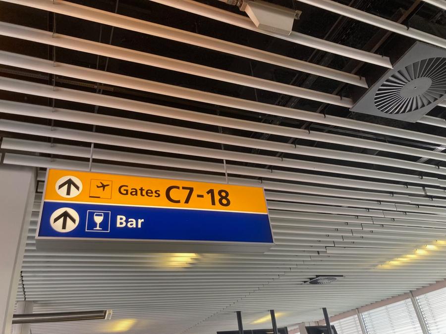 Schiphol annuleert 100 vluchten vanwege sneeuw en ijs in Nederland