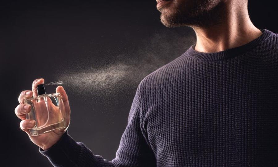 هل يجوز استخدام العطر في نهار رمضان؟