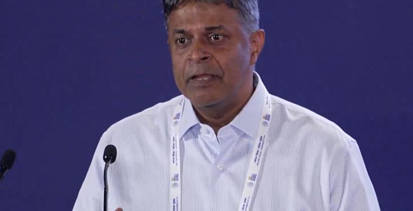 सर्वम एआई के सह-संस्थापक विवेक राघवन का कहना है कि भारत को 'डिजिटल उपनिवेश' के खतरे से बचने के लिए संप्रभु एआई विकसित करना होगा।