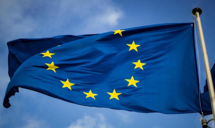 Investors flock to european stocks as ‘hedge america’ trade builds