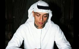 مغني راب بريطاني شهير يعلن اعتناقه الإسلام