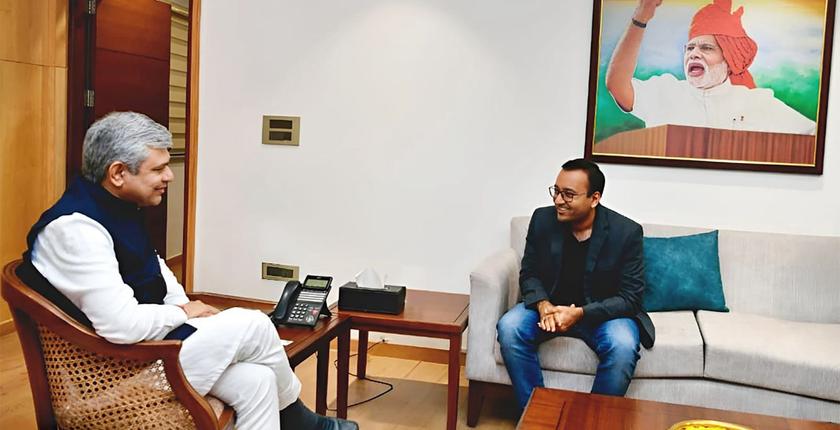अश्विनी वैष्णव ने एथर एनर्जी के सीईओ से मुलाकात की और इलेक्ट्रिक वाहन (ईवी) इकोसिस्टम में वाहन इलेक्ट्रॉनिक्स और सेमीकंडक्टर की भूमिका पर चर्चा की।