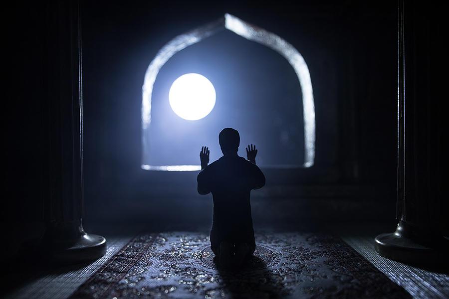 التهجد في رمضان.. اختلاء المؤمن بربه طلبا للمغفرة